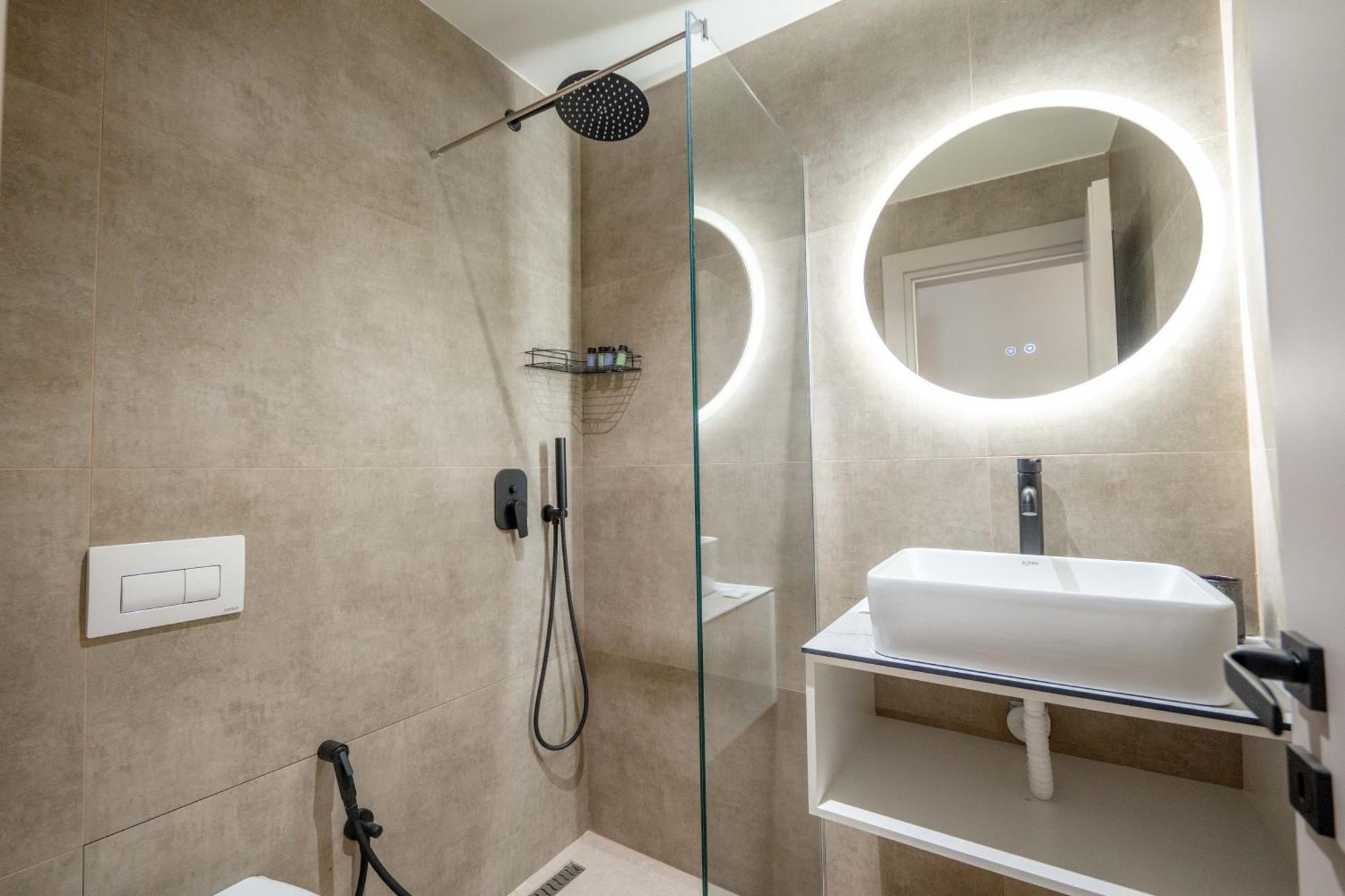 Mari Al Deluxe Hotel Sarandë
