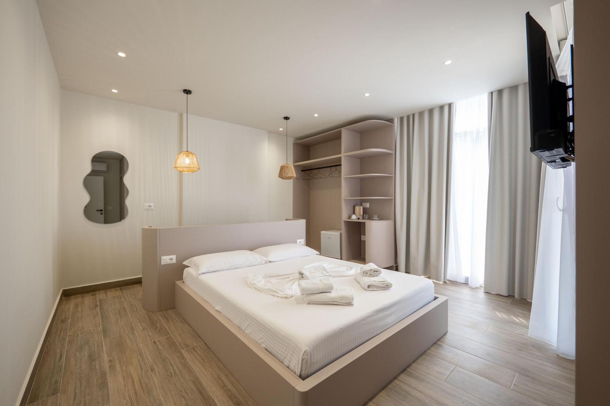 Mari Al Deluxe Sarandë