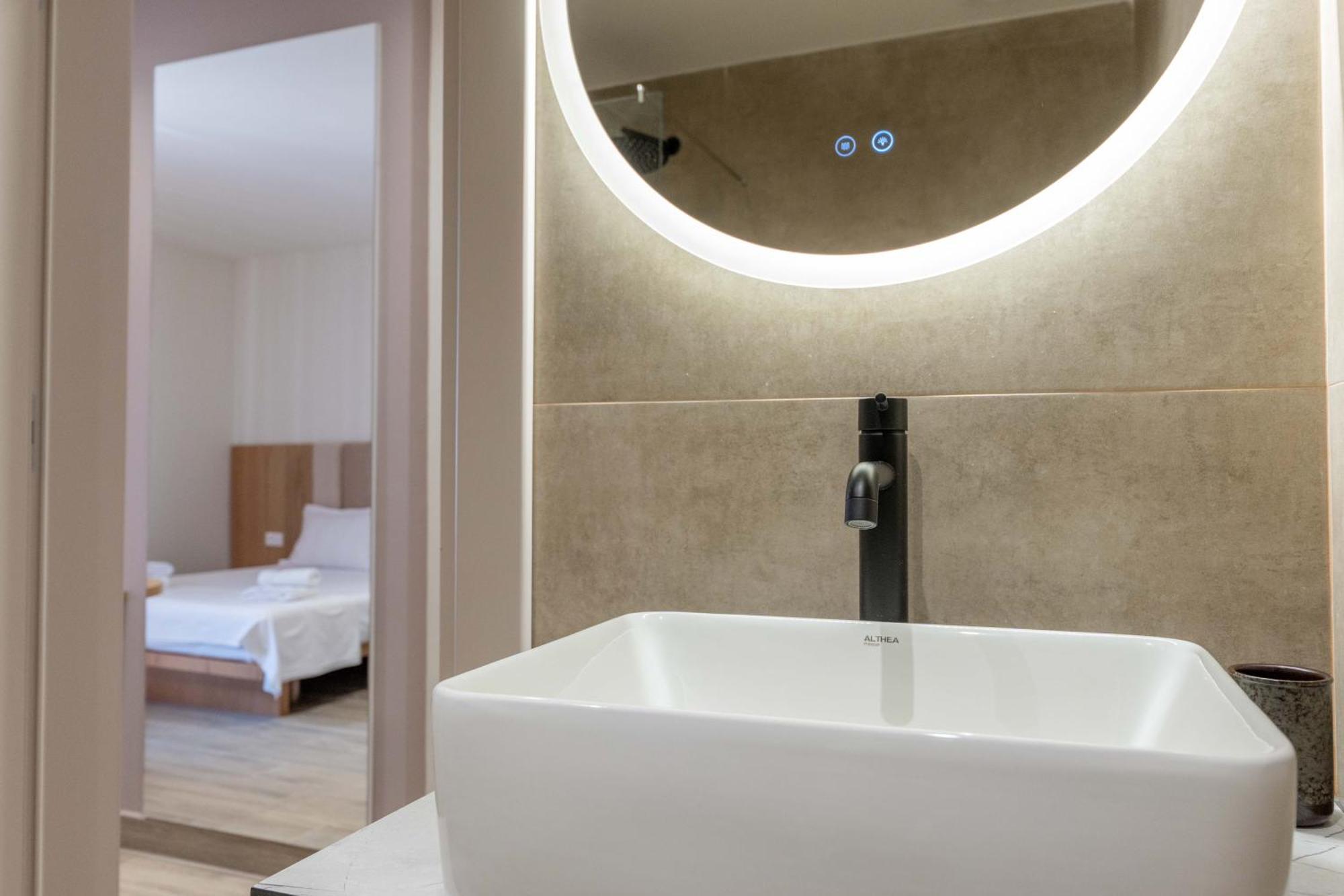 Mari Al Deluxe Sarandë