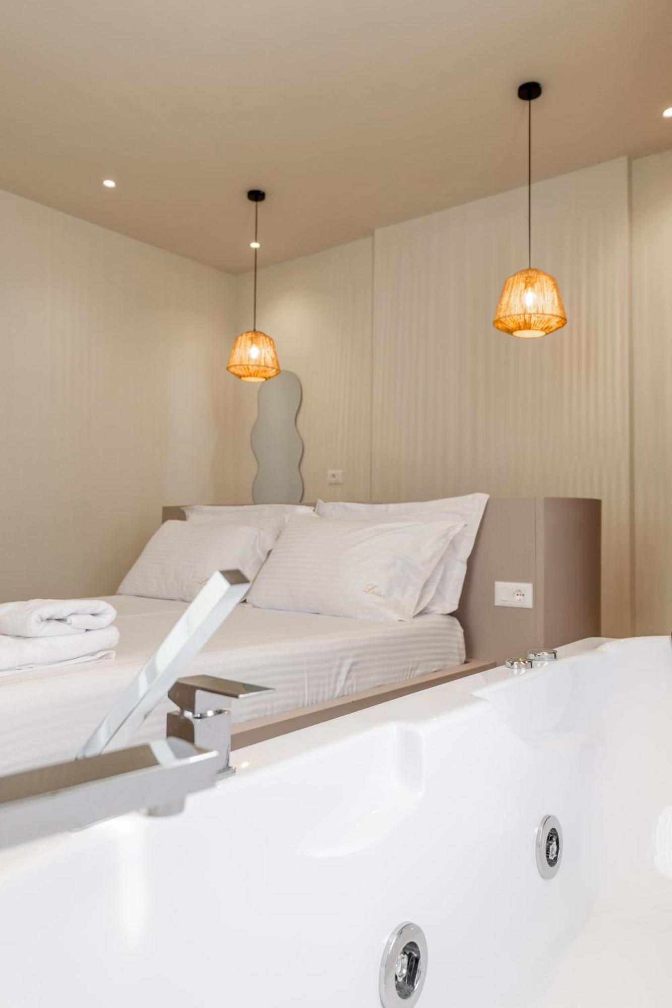 Mari Al Deluxe 4* Sarandë