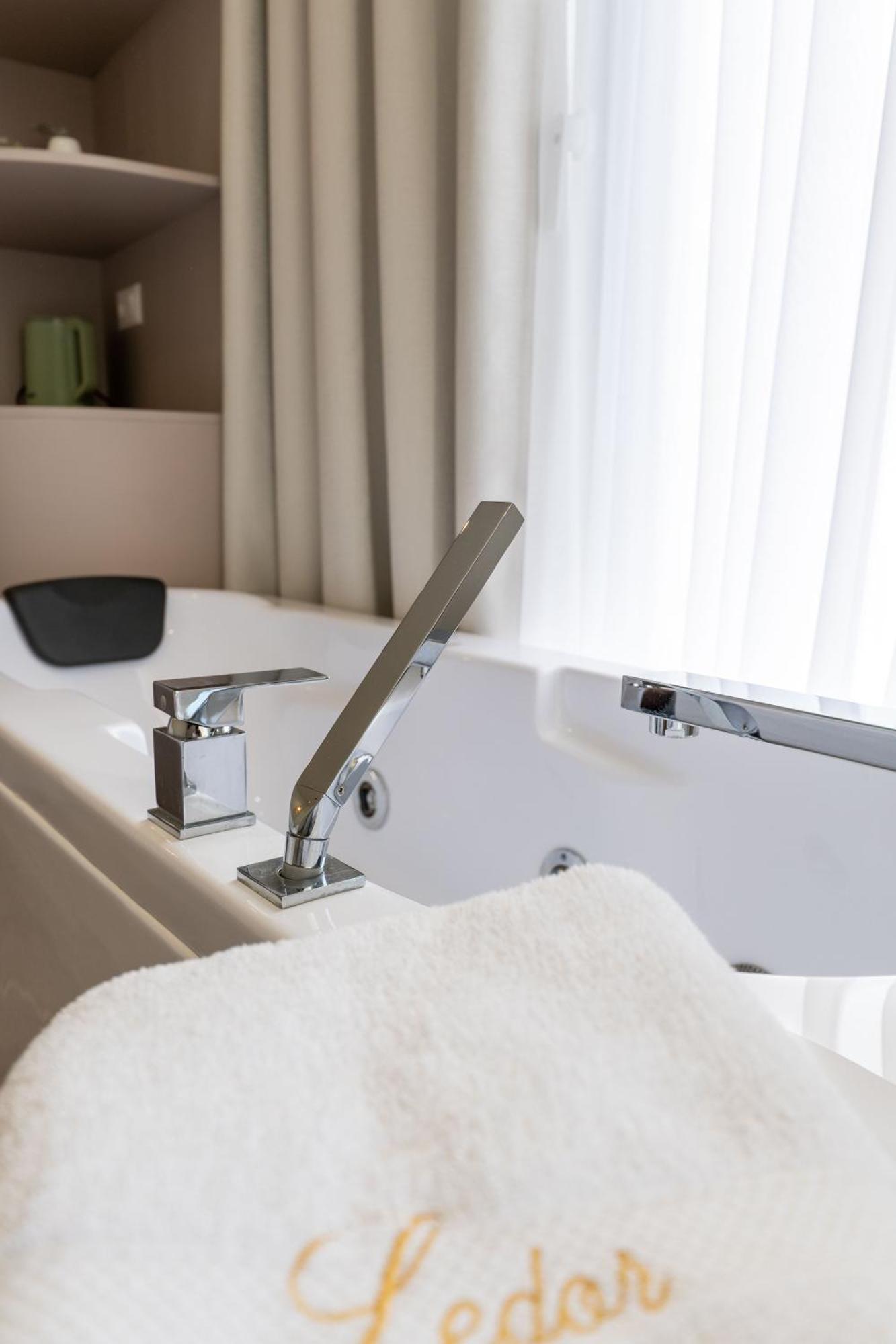 Mari Al Deluxe Hotel Sarandë