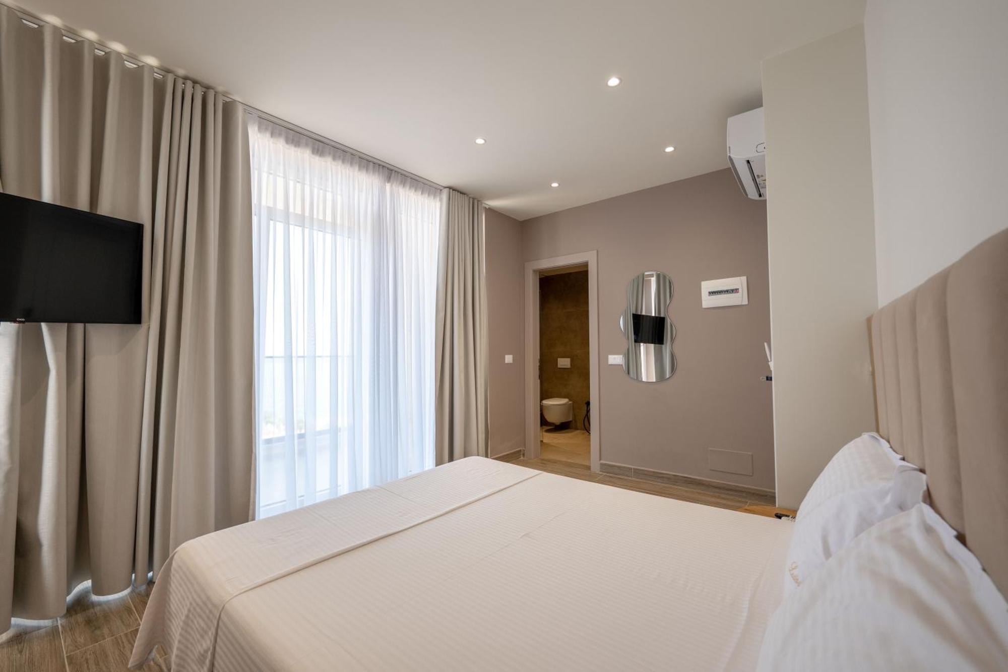 Mari Al Deluxe Hotel Sarandë